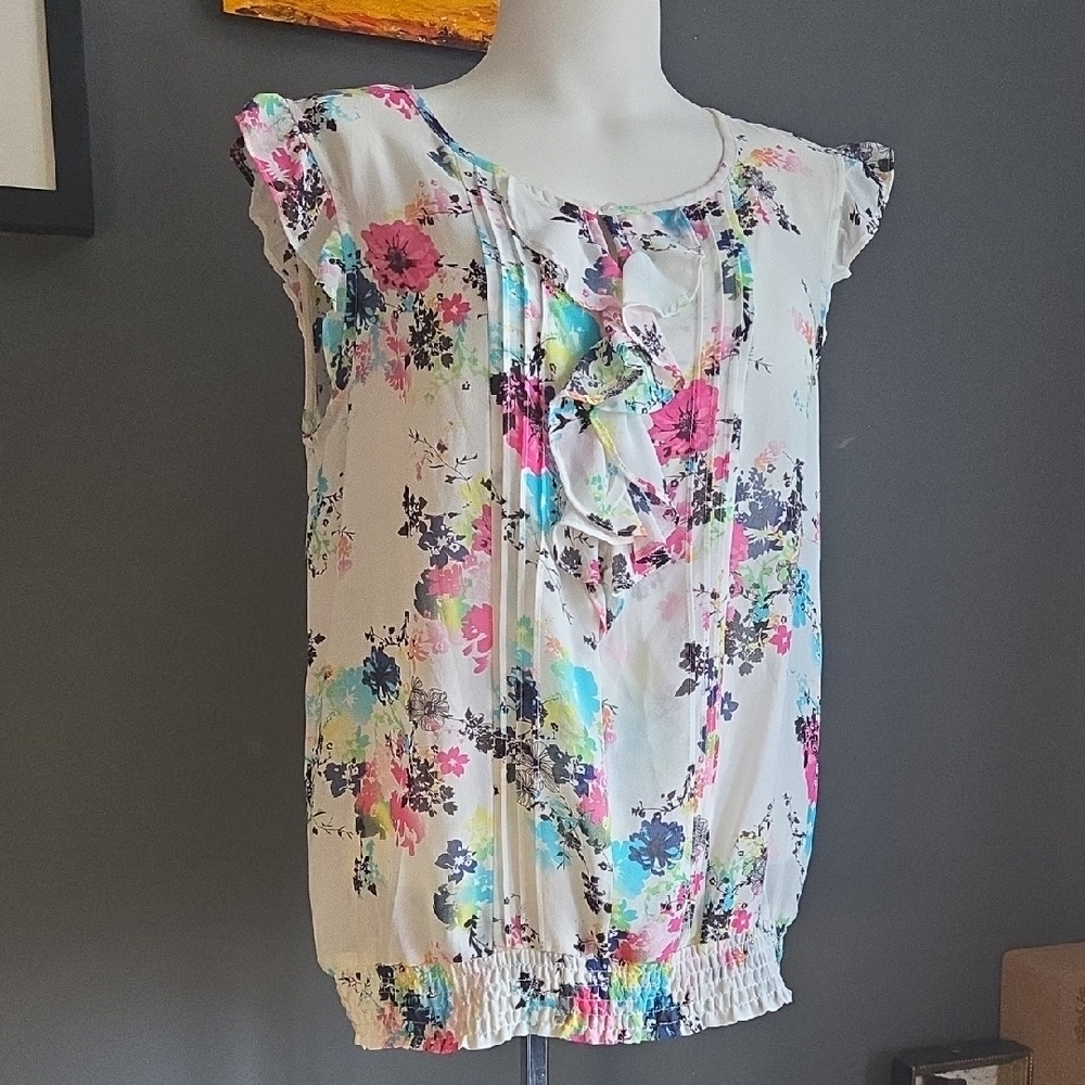 Jessica Floral Short Sleeve Blouse With Button Ruffle Detail Elastic Hem